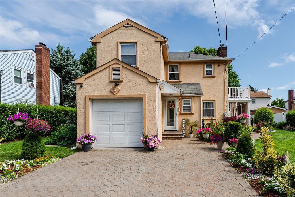 7 Mayfair Road, Baldwin, NY 11510