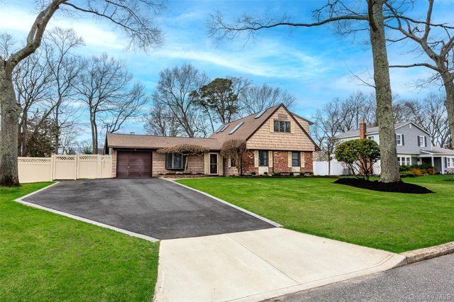 12 Westmoylan Lane, Coram, NY 11727