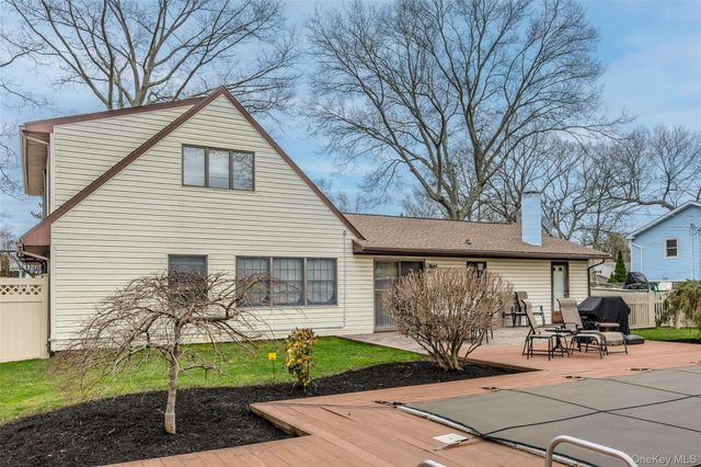 12 Westmoylan Lane, Coram, NY 11727