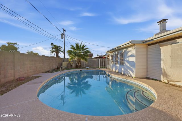 4045 W MONTEBELLO Avenue, Phoenix, AZ 85019