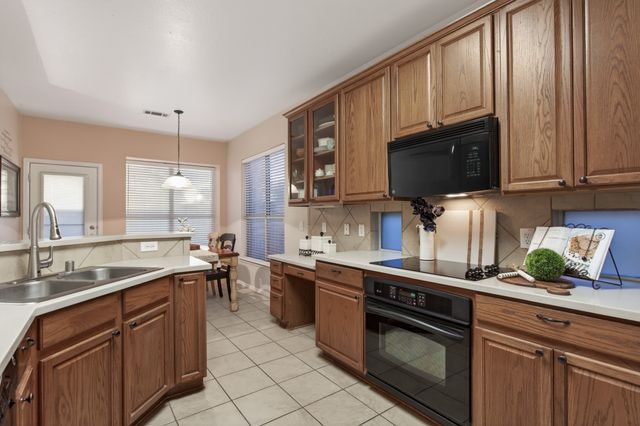 2724 Maple Creek Drive, Fort Worth, TX 76177