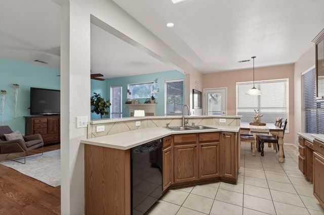 2724 Maple Creek Drive, Fort Worth, TX 76177