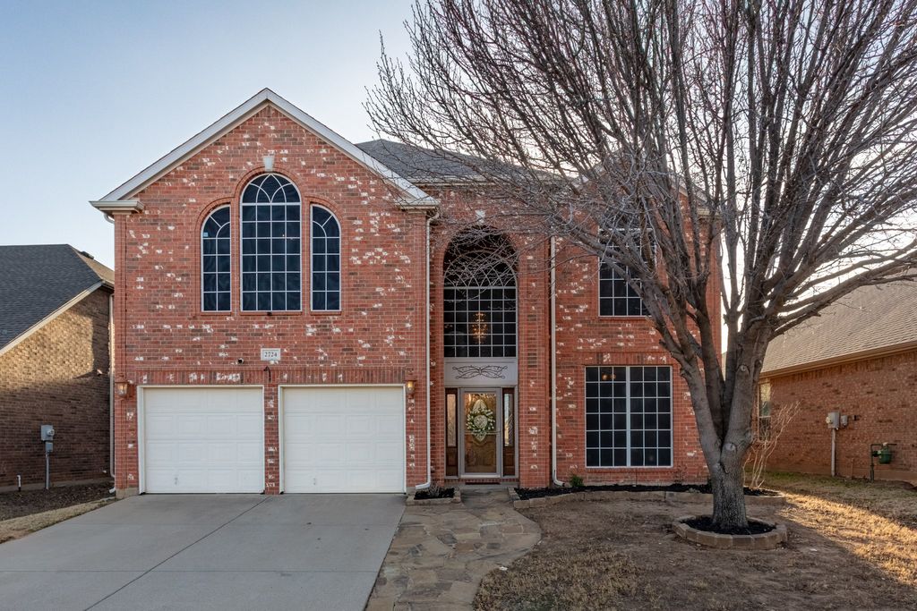 2724 Maple Creek Drive, Fort Worth, TX 76177