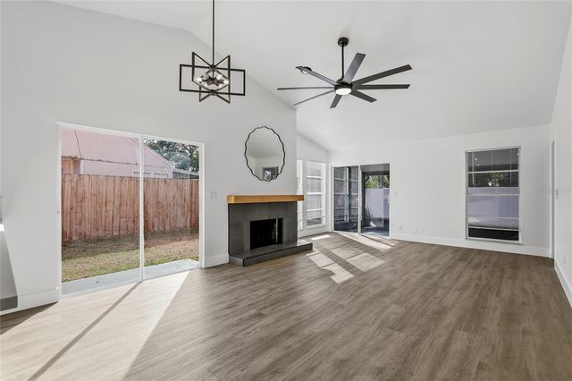 9478 FOREST HILLS CIRCLE, Tampa, FL 33612