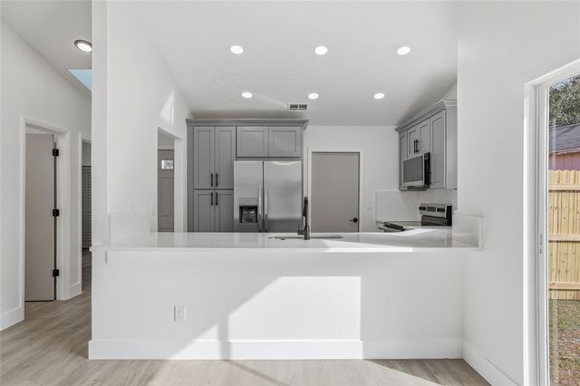 9478 FOREST HILLS CIRCLE, Tampa, FL 33612