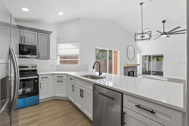 9478 FOREST HILLS CIRCLE, Tampa, FL 33612