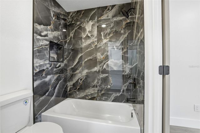 9478 FOREST HILLS CIRCLE, Tampa, FL 33612