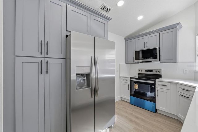 9478 FOREST HILLS CIRCLE, Tampa, FL 33612