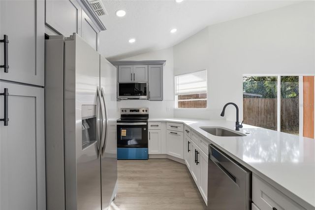 9478 FOREST HILLS CIRCLE, Tampa, FL 33612