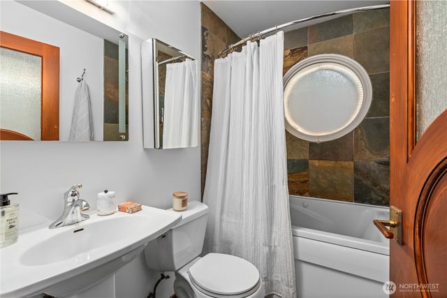 6810 NE Wood Bay Lane, Poulsbo, WA 98370