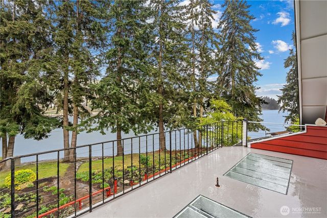 6810 NE Wood Bay Lane, Poulsbo, WA 98370