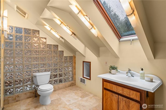 6810 NE Wood Bay Lane, Poulsbo, WA 98370