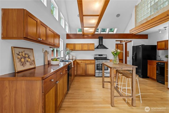 6810 NE Wood Bay Lane, Poulsbo, WA 98370