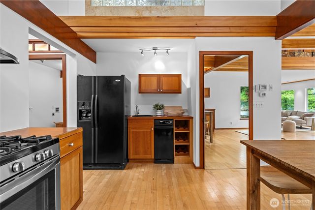 6810 NE Wood Bay Lane, Poulsbo, WA 98370