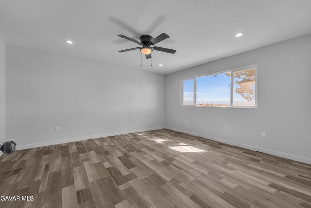 49020 W 70th Street, Lancaster, CA 93536