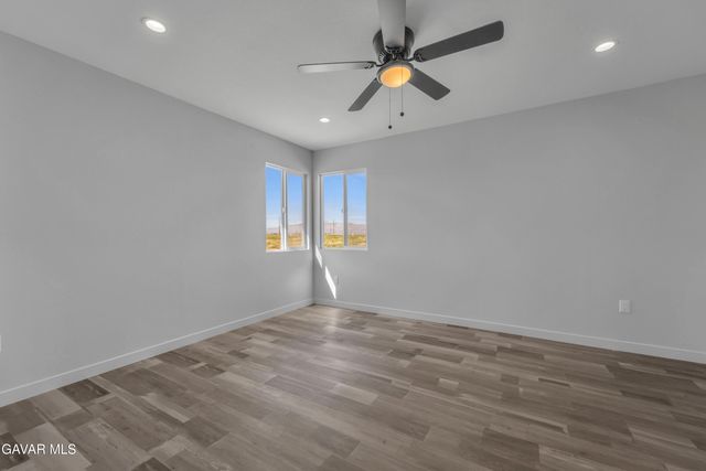 49020 W 70th Street, Lancaster, CA 93536