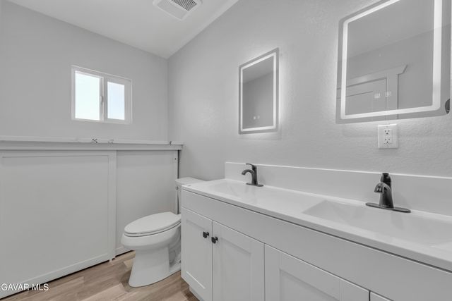 49020 W 70th Street, Lancaster, CA 93536