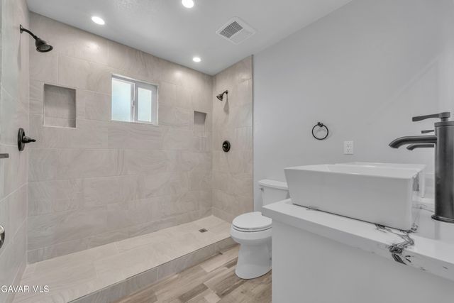 49020 W 70th Street, Lancaster, CA 93536