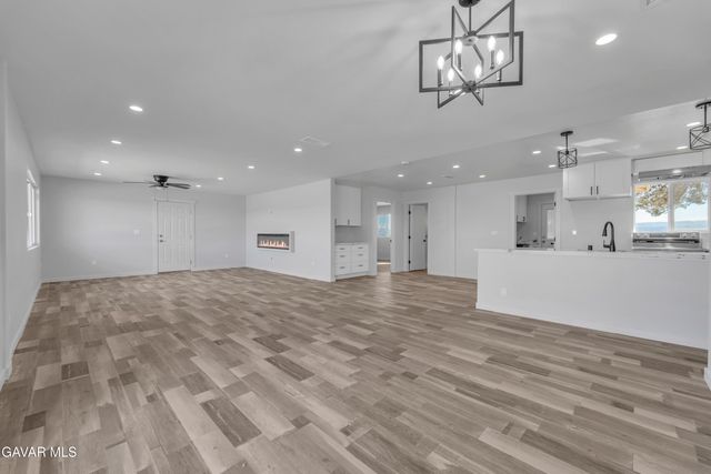 49020 W 70th Street, Lancaster, CA 93536