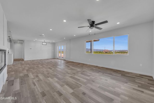 49020 W 70th Street, Lancaster, CA 93536