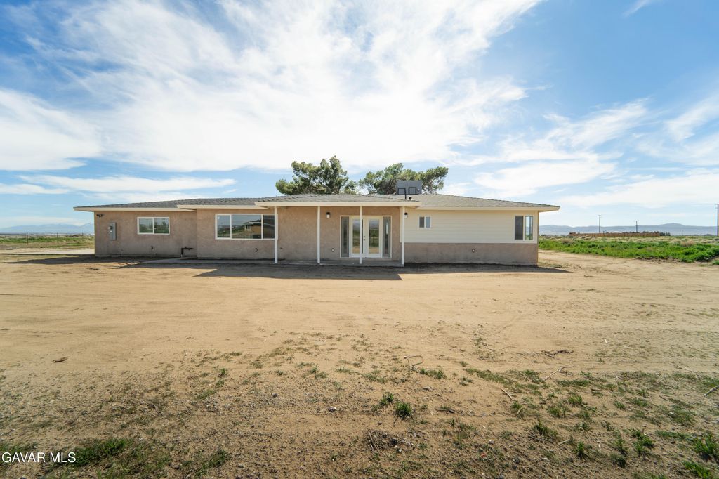 49020 W 70th Street, Lancaster, CA 93536