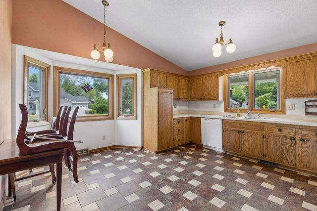 2722 Innsbruck Drive, New Brighton, MN 55112