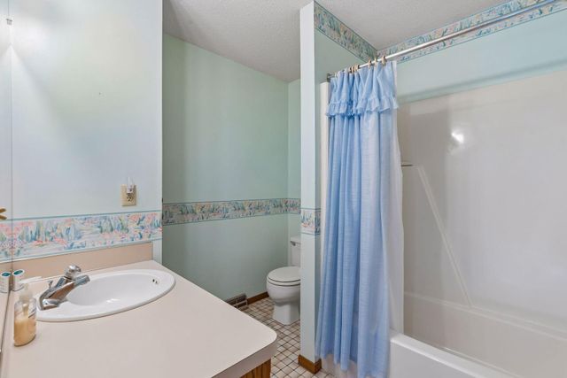 2722 Innsbruck Drive, New Brighton, MN 55112