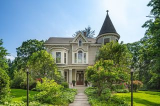 13 Sugar Street, Newtown, CT 06470