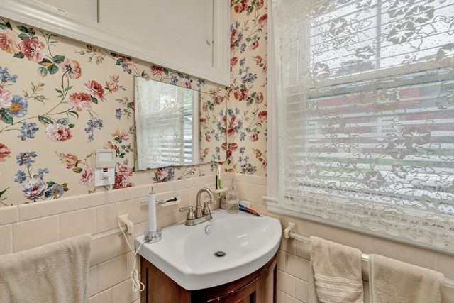 10 Vernon Street, Maynard, MA 01754