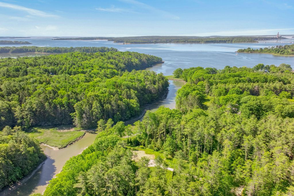 29 Crows Nest Drive, Freeport, ME 04032 — exterior