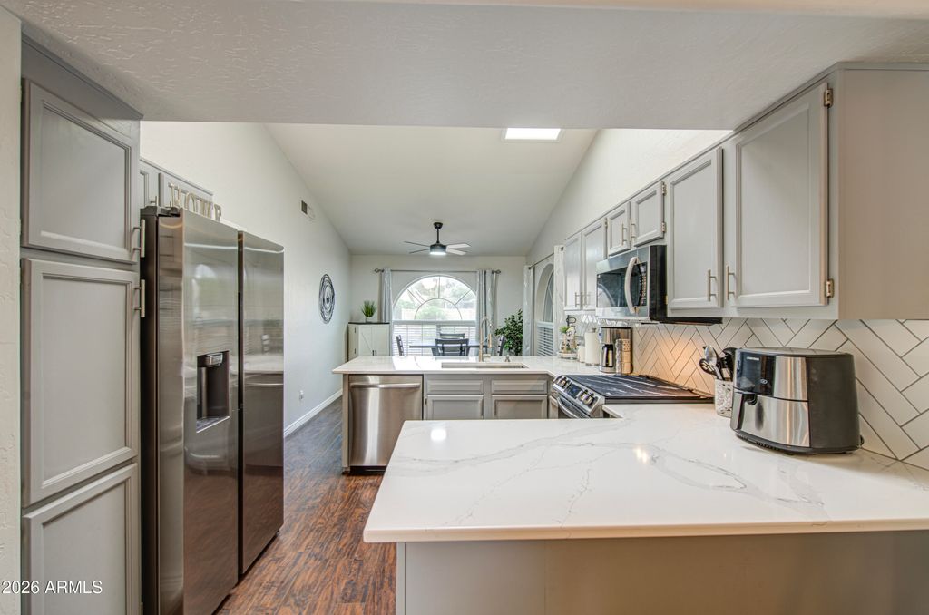 Image 8 of property listing at 226 N NIELSON Street, Gilbert, AZ 85234