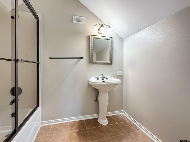 2138 Evansburg Ln, Tyler, TX 75703