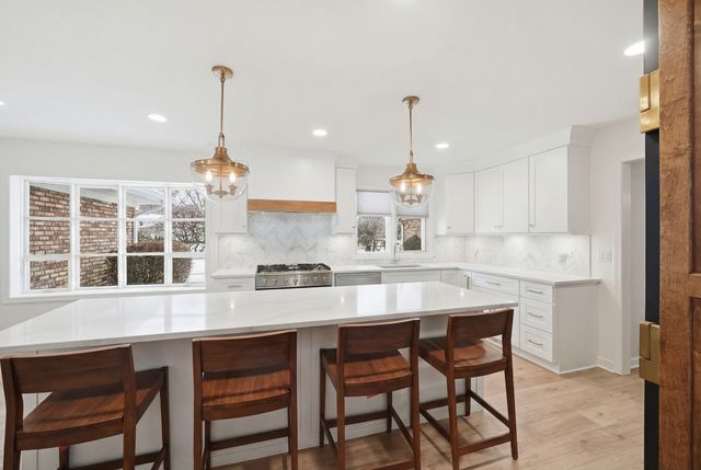 8 Concord Drive, Oak Brook, IL 60523