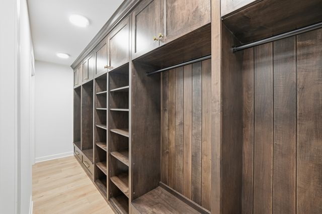 8 Concord Drive, Oak Brook, IL 60523