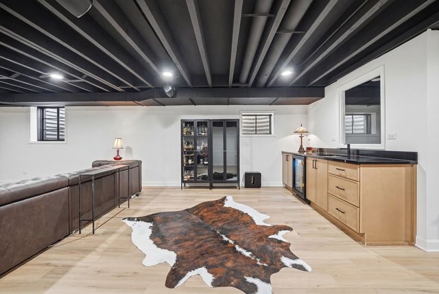 8 Concord Drive, Oak Brook, IL 60523