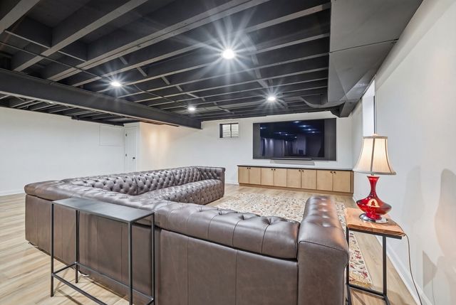 8 Concord Drive, Oak Brook, IL 60523