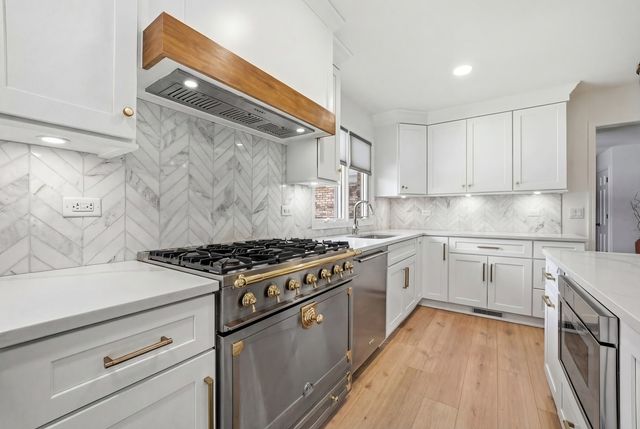 8 Concord Drive, Oak Brook, IL 60523