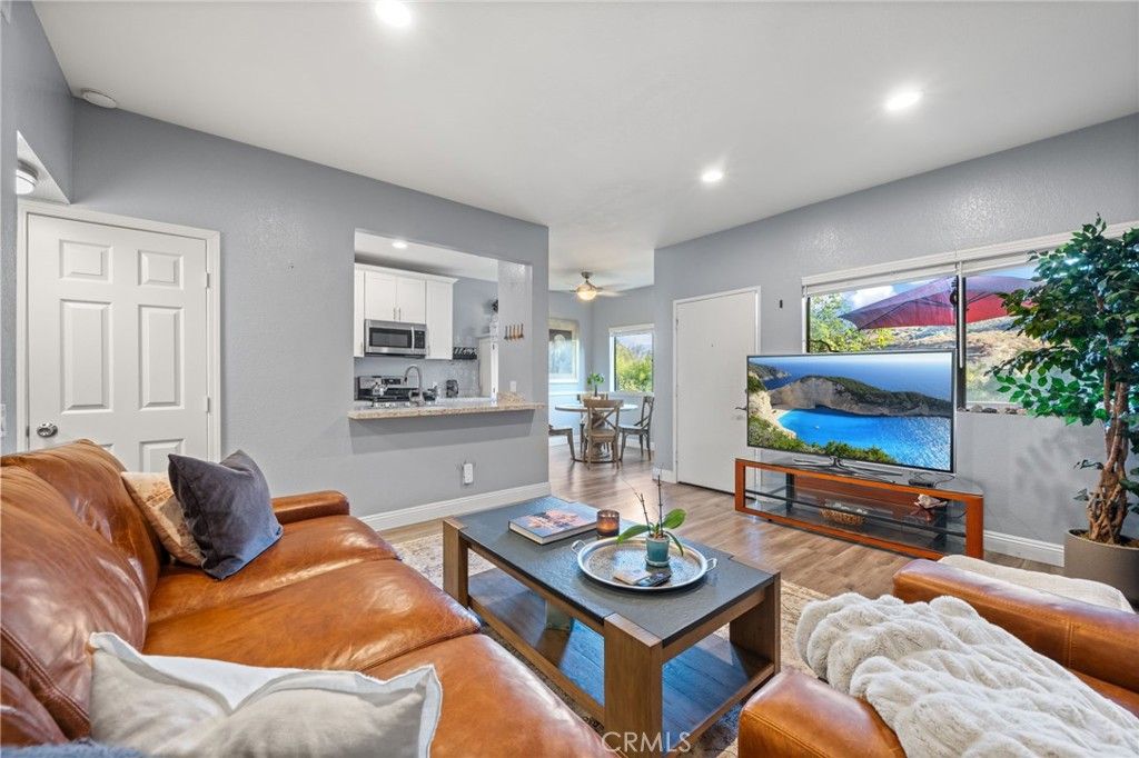 Image 12 of property listing at 158 Maegan 7, Thousand Oaks, CA 91362