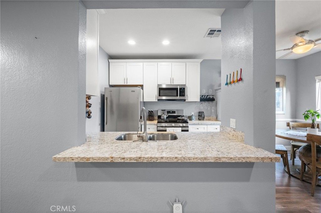 Image 13 of property listing at 158 Maegan 7, Thousand Oaks, CA 91362