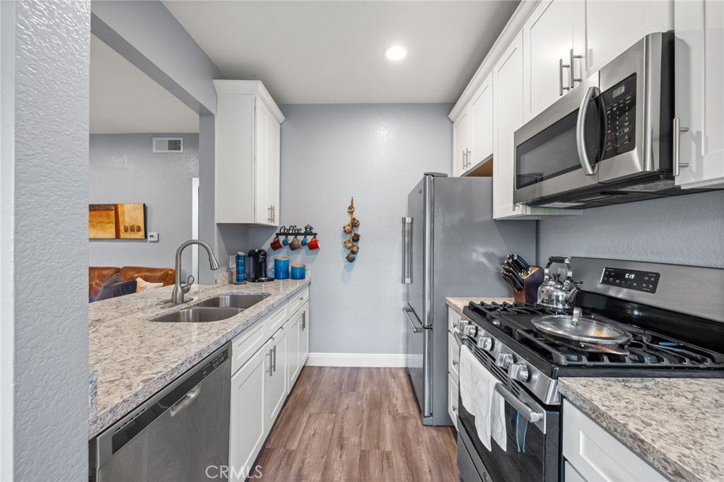 Image 17 of property listing at 158 Maegan 7, Thousand Oaks, CA 91362