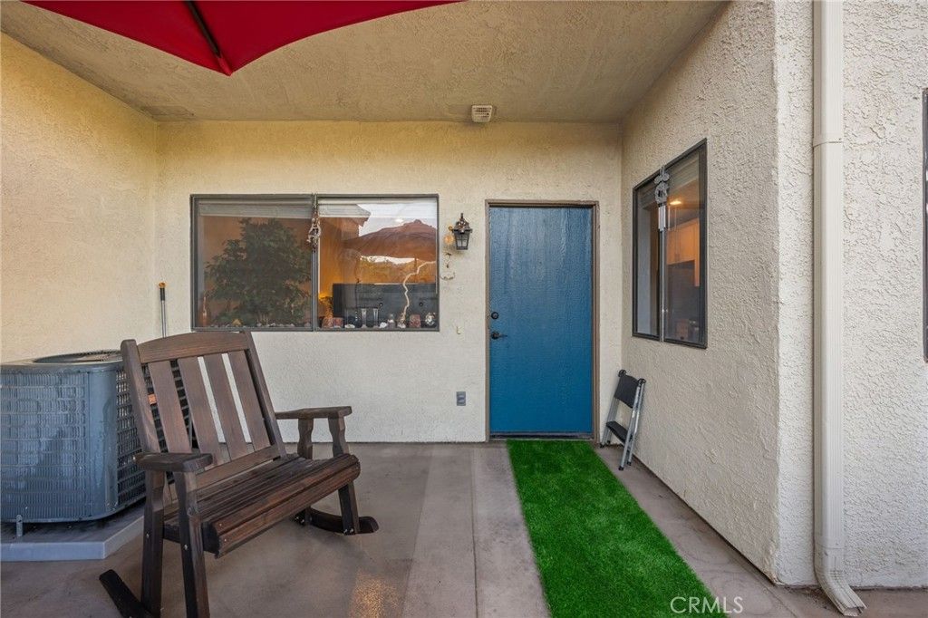 Image 2 of property listing at 158 Maegan 7, Thousand Oaks, CA 91362