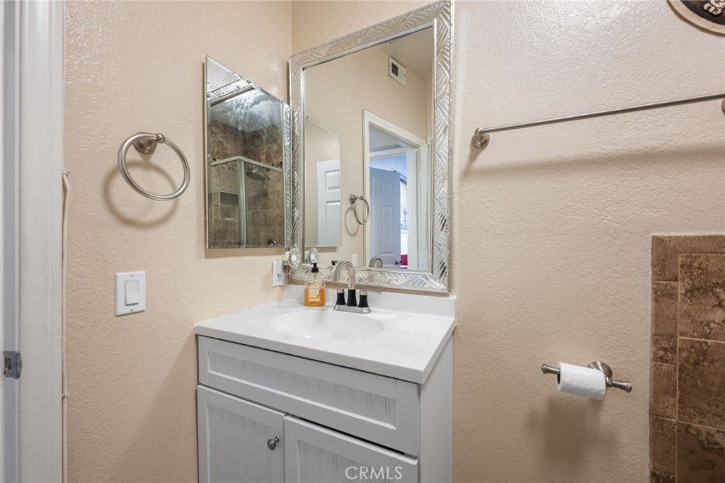 Image 24 of property listing at 158 Maegan 7, Thousand Oaks, CA 91362