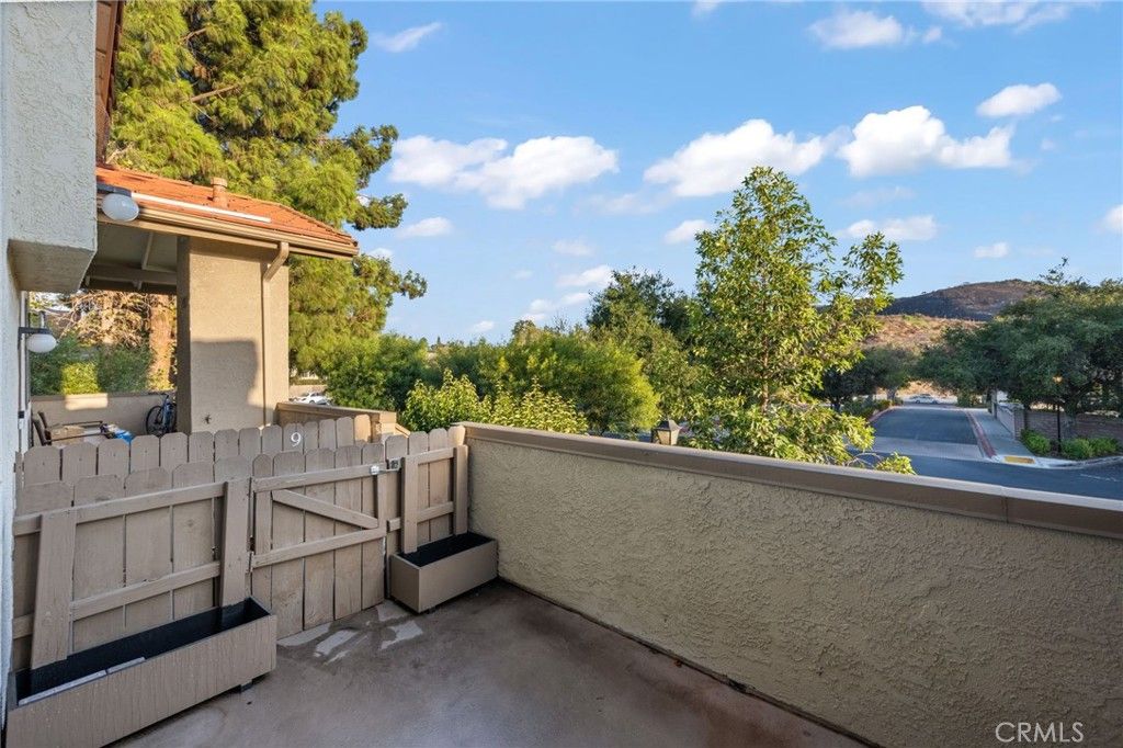 Image 7 of property listing at 158 Maegan 7, Thousand Oaks, CA 91362