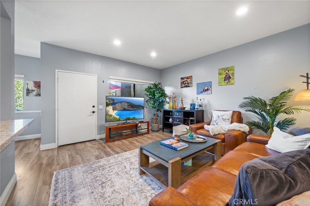 Image 8 of property listing at 158 Maegan 7, Thousand Oaks, CA 91362
