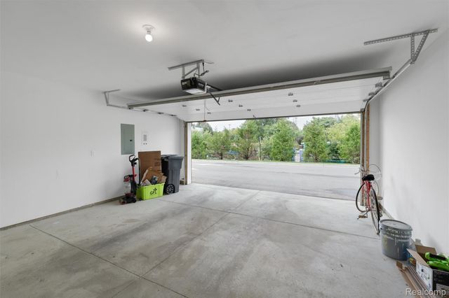 3971 Trailwaycommons Circle, Auburn Hills, MI 48326