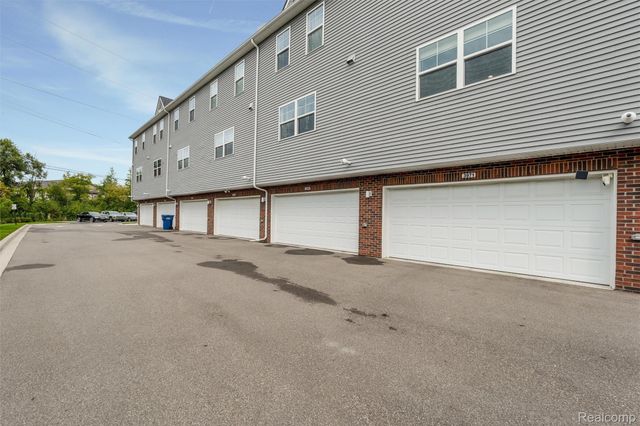 3971 Trailwaycommons Circle, Auburn Hills, MI 48326