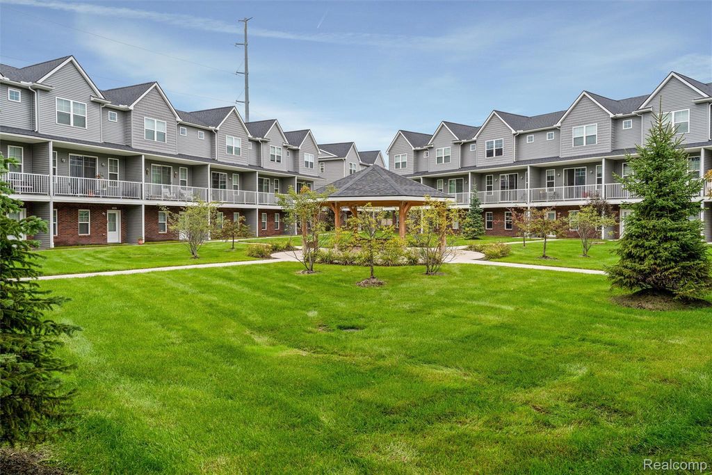 3971 Trailwaycommons Circle, Auburn Hills, MI 48326