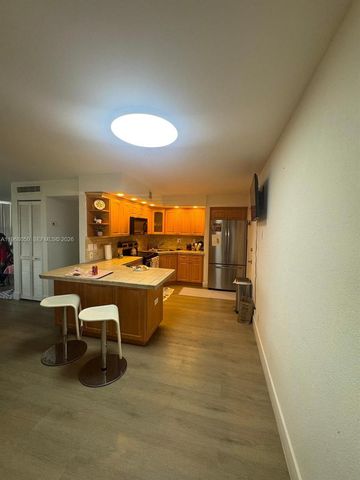 2020 NE 135th St 811, North Miami, FL 33181