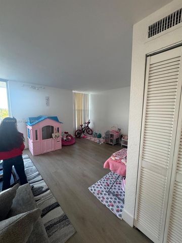 2020 NE 135th St 811, North Miami, FL 33181