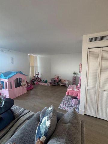 2020 NE 135th St 811, North Miami, FL 33181